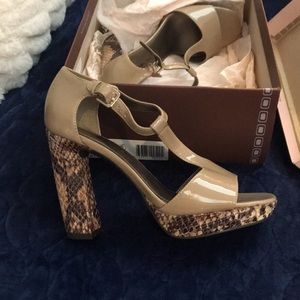 Bandolino patent leather sandals